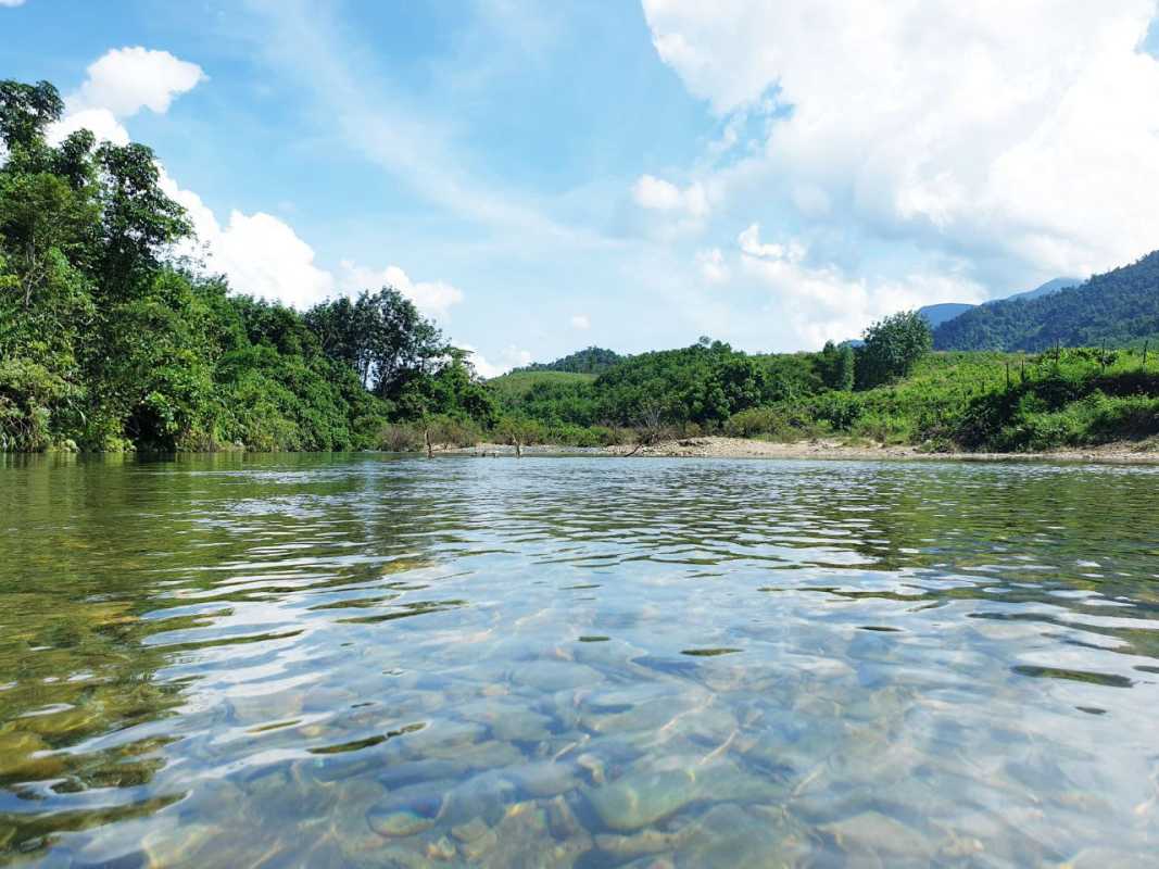 Đất Đông Giang giáp suối